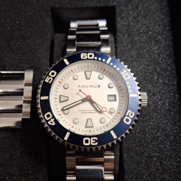 Aquinus Dive Watch - Picture 1 of 9